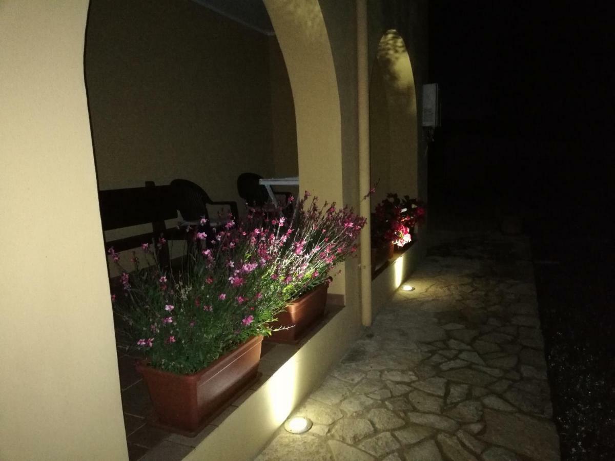 B&B Fiori Di Pesco Фертилия Экстерьер фото